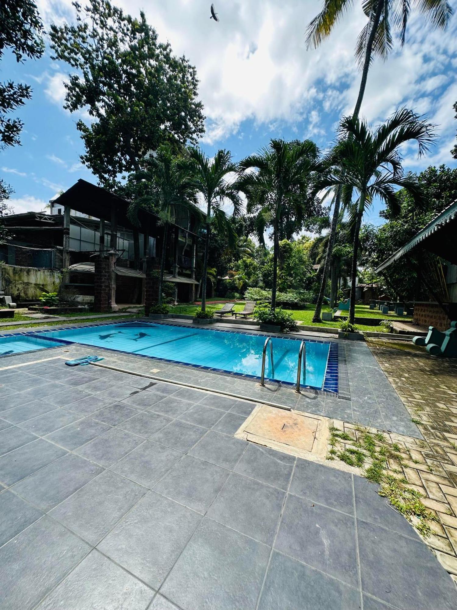 Lanka Bangla Inn Villas Restaurant & Travels Katunayaka Exterior foto
