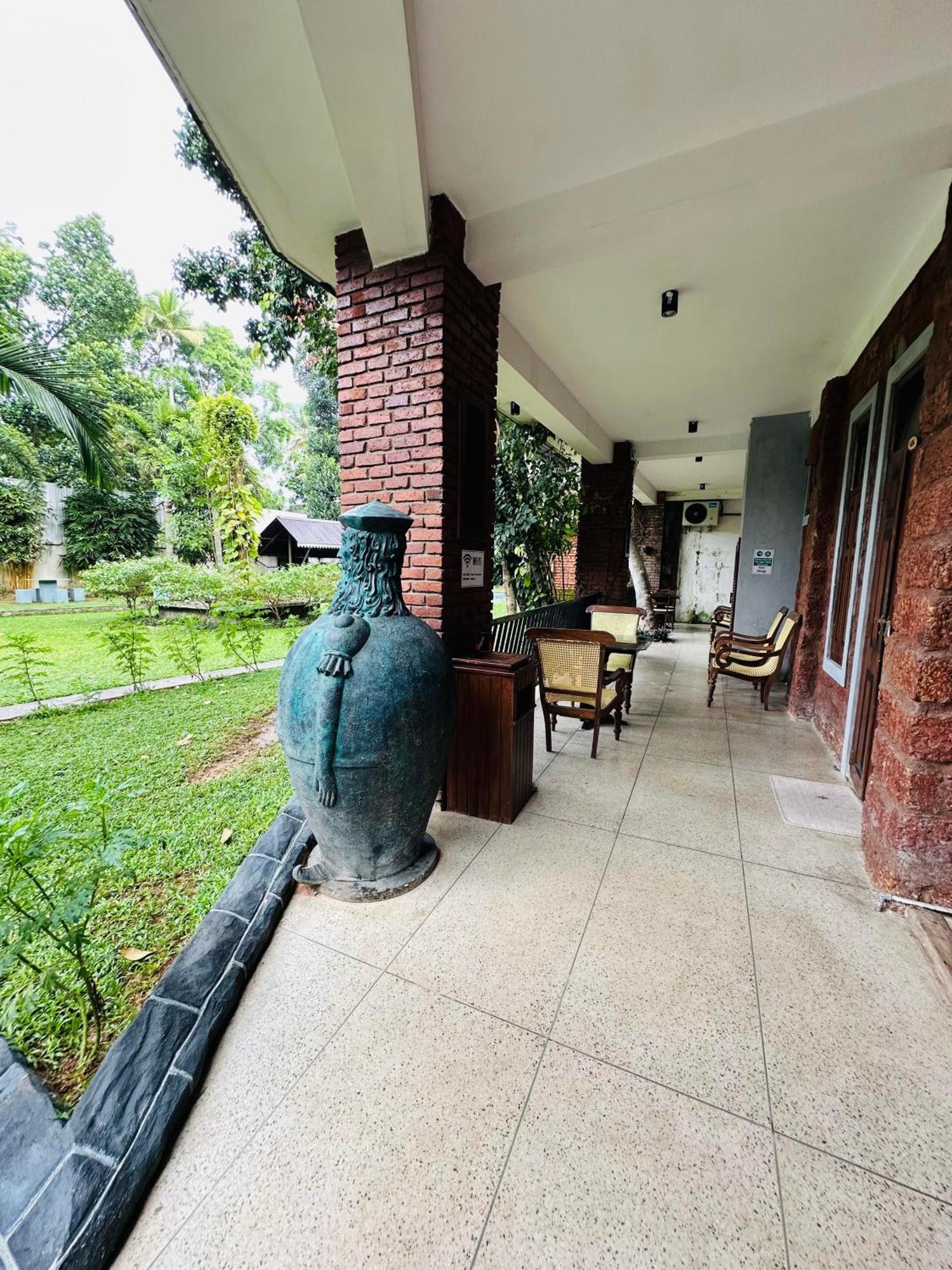 Lanka Bangla Inn Villas Restaurant & Travels Katunayaka Exterior foto