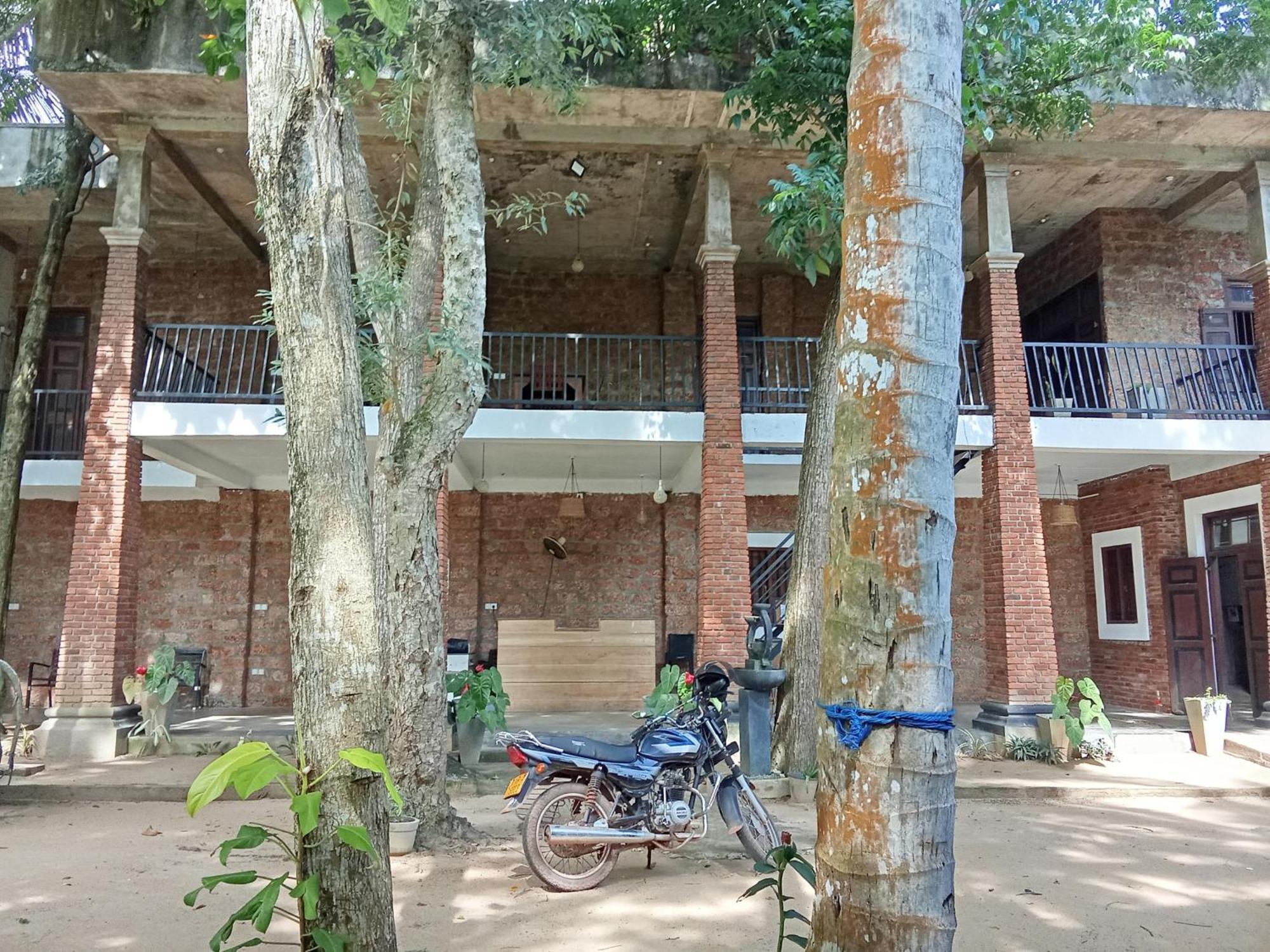 Lanka Bangla Inn Villas Restaurant & Travels Katunayaka Exterior foto